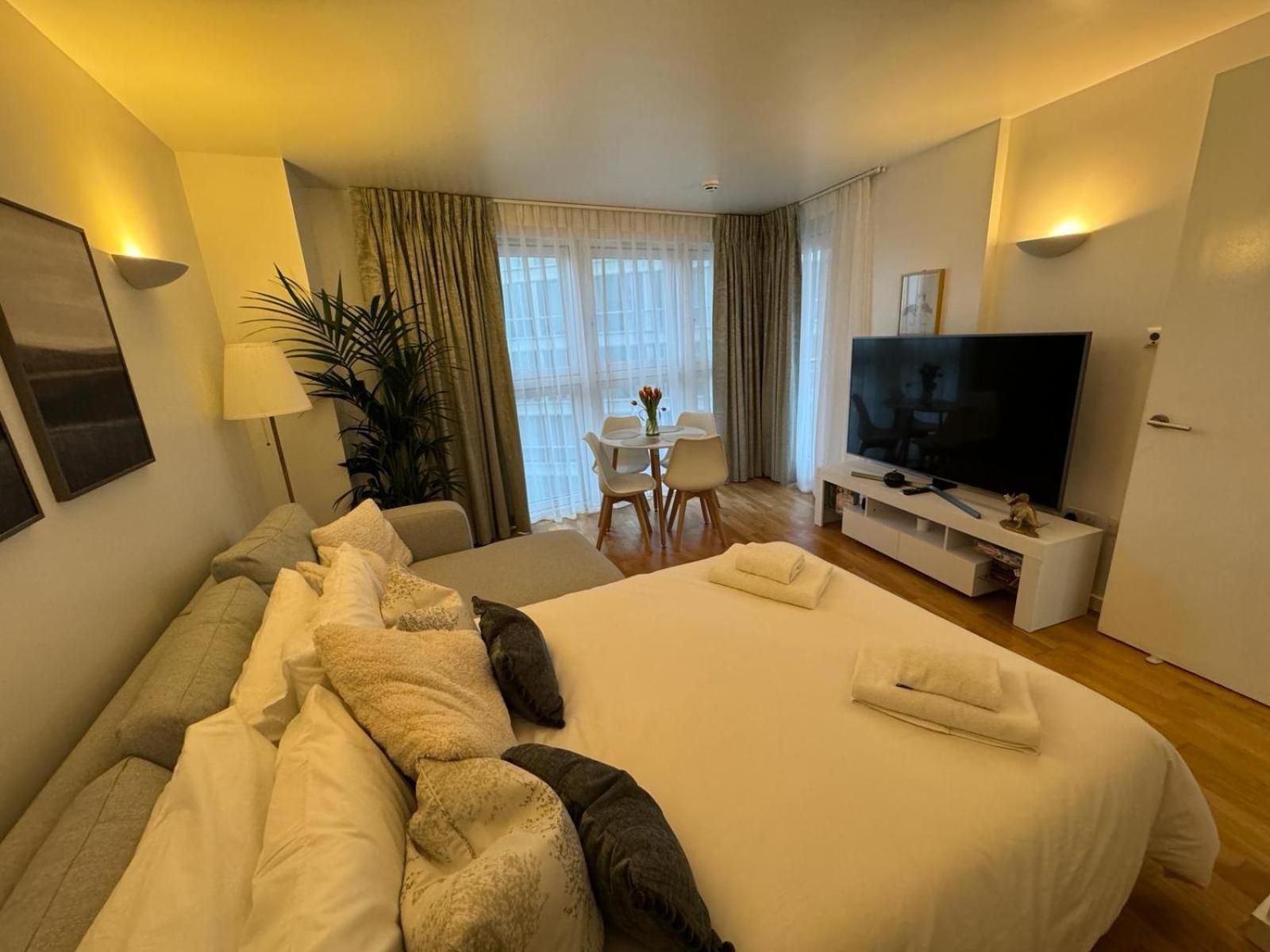 Luxury Apartment In Canary Wharf London Exterior foto
