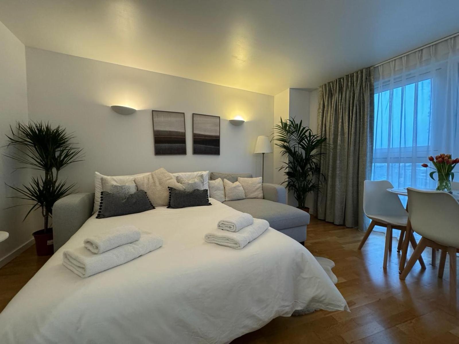 Luxury Apartment In Canary Wharf London Exterior foto
